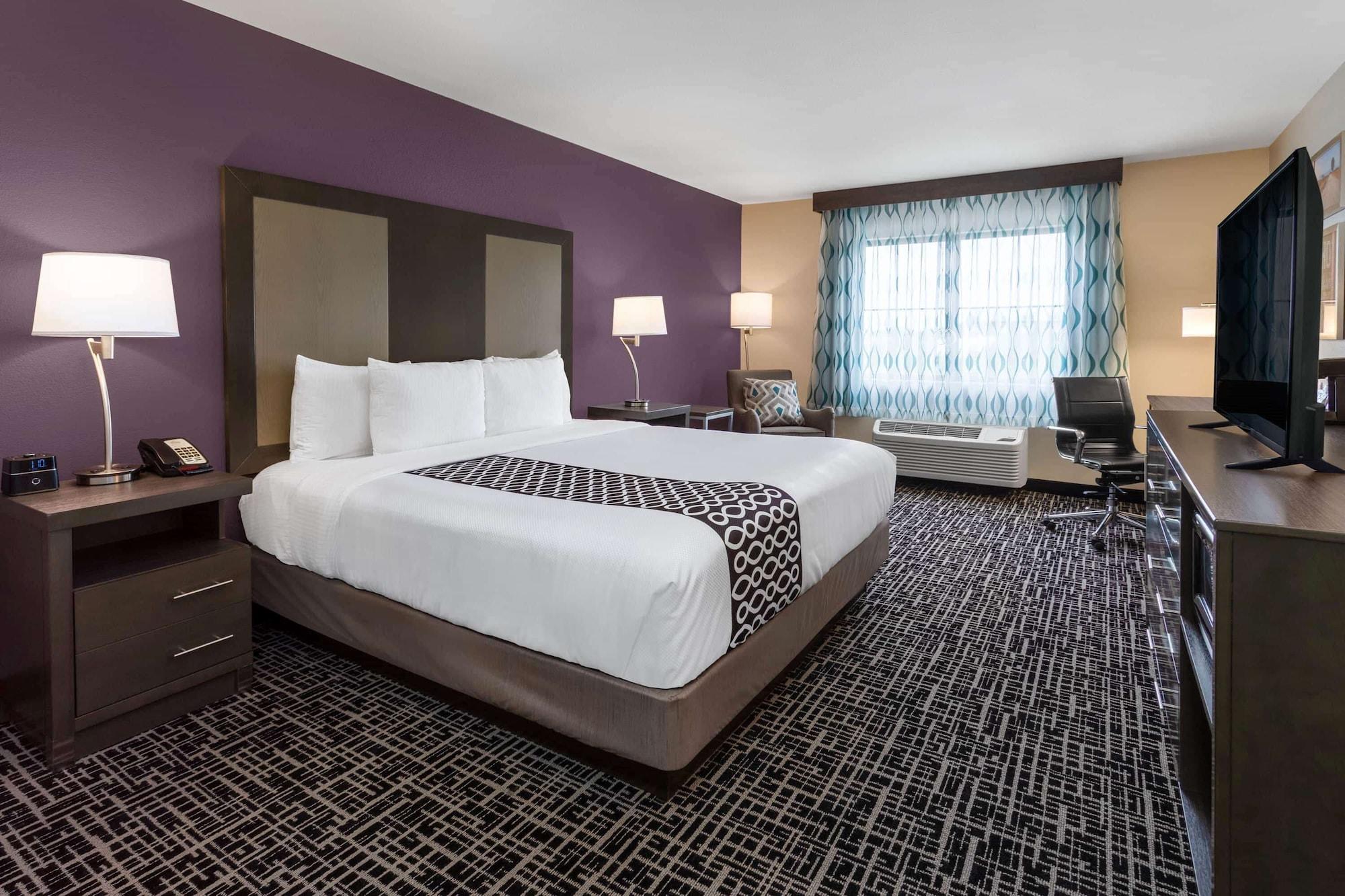 Готель La Quinta By Wyndham Wichita Airport Екстер'єр фото