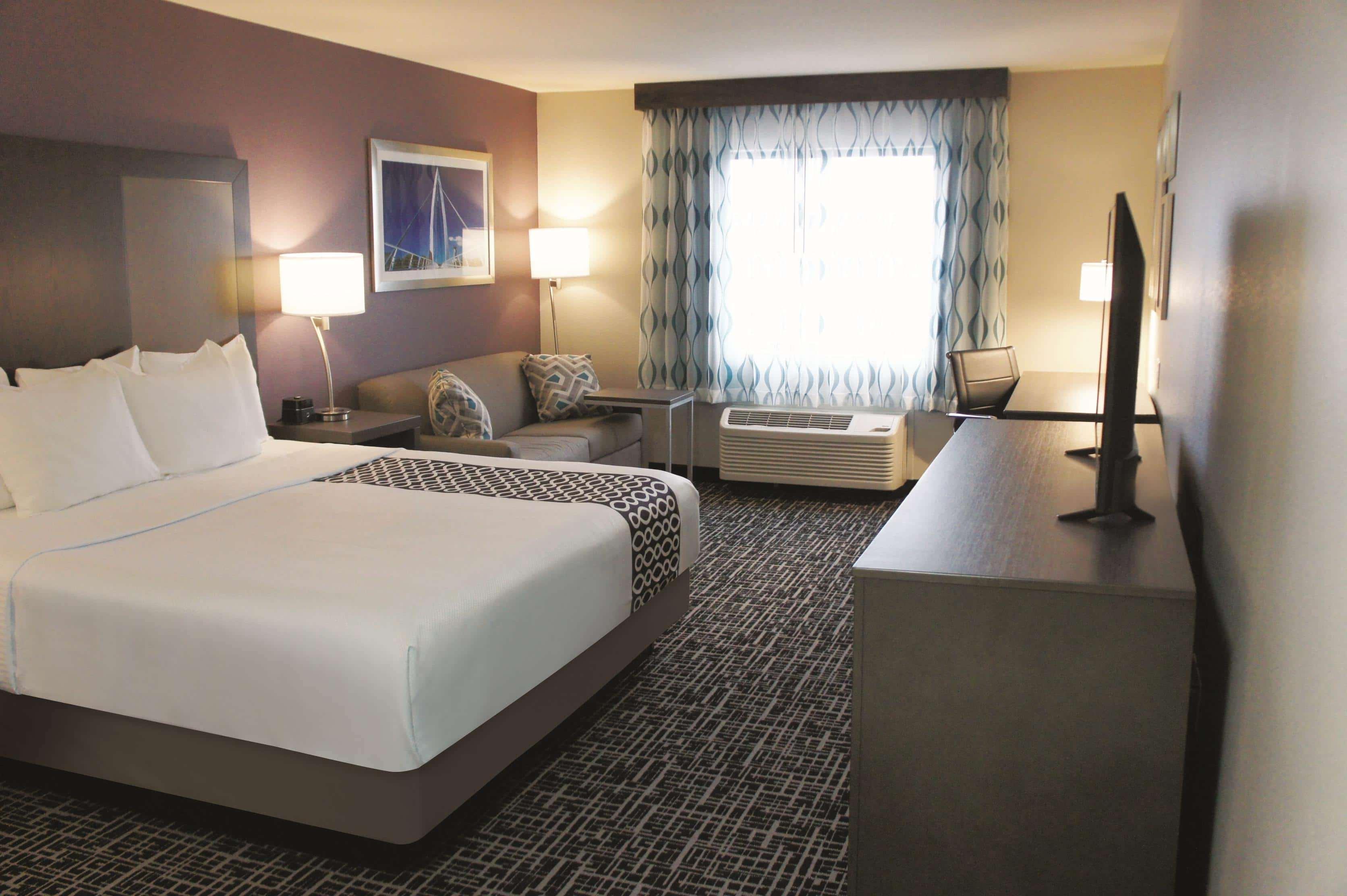 Готель La Quinta By Wyndham Wichita Airport Екстер'єр фото