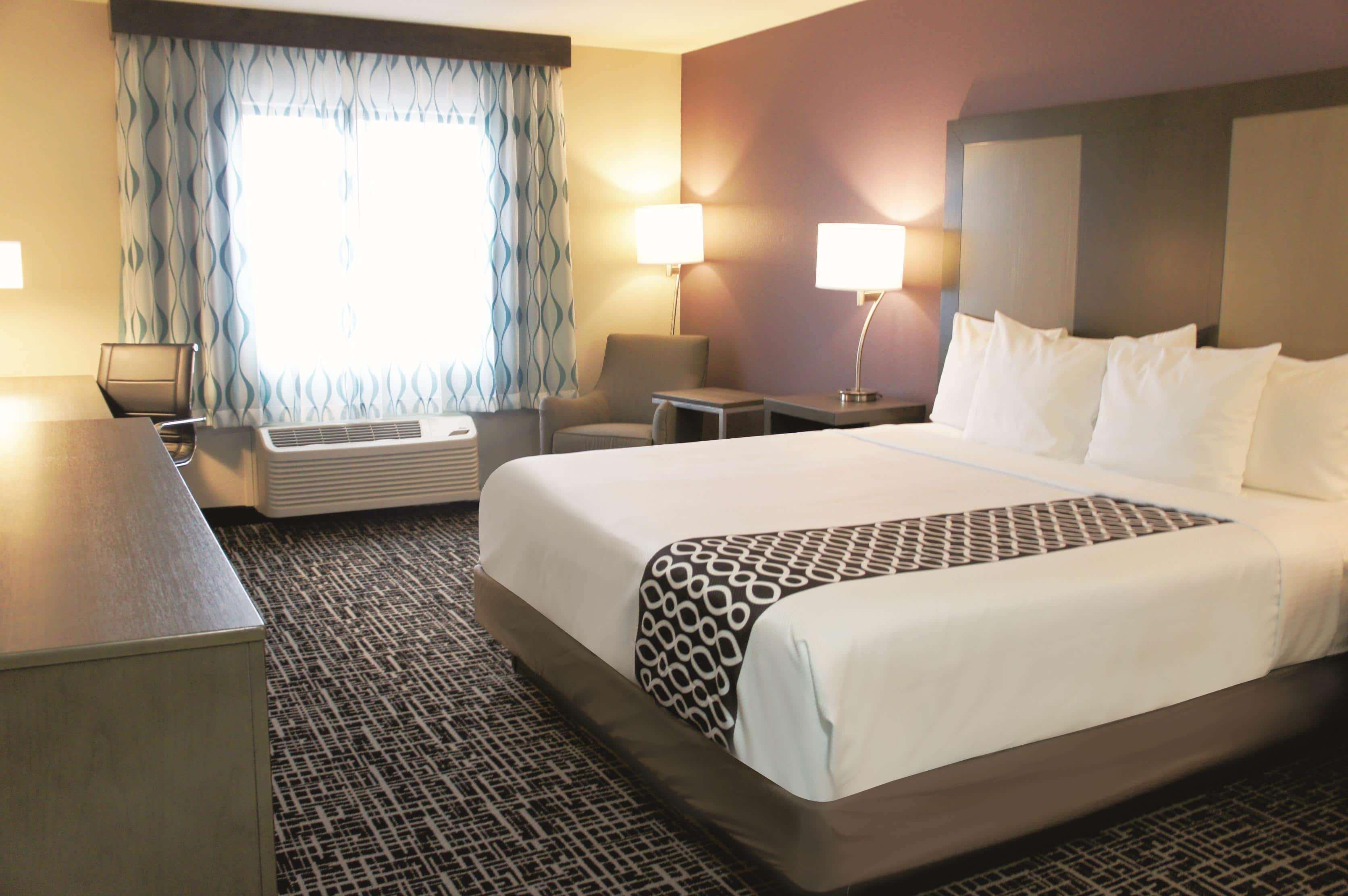 Готель La Quinta By Wyndham Wichita Airport Екстер'єр фото