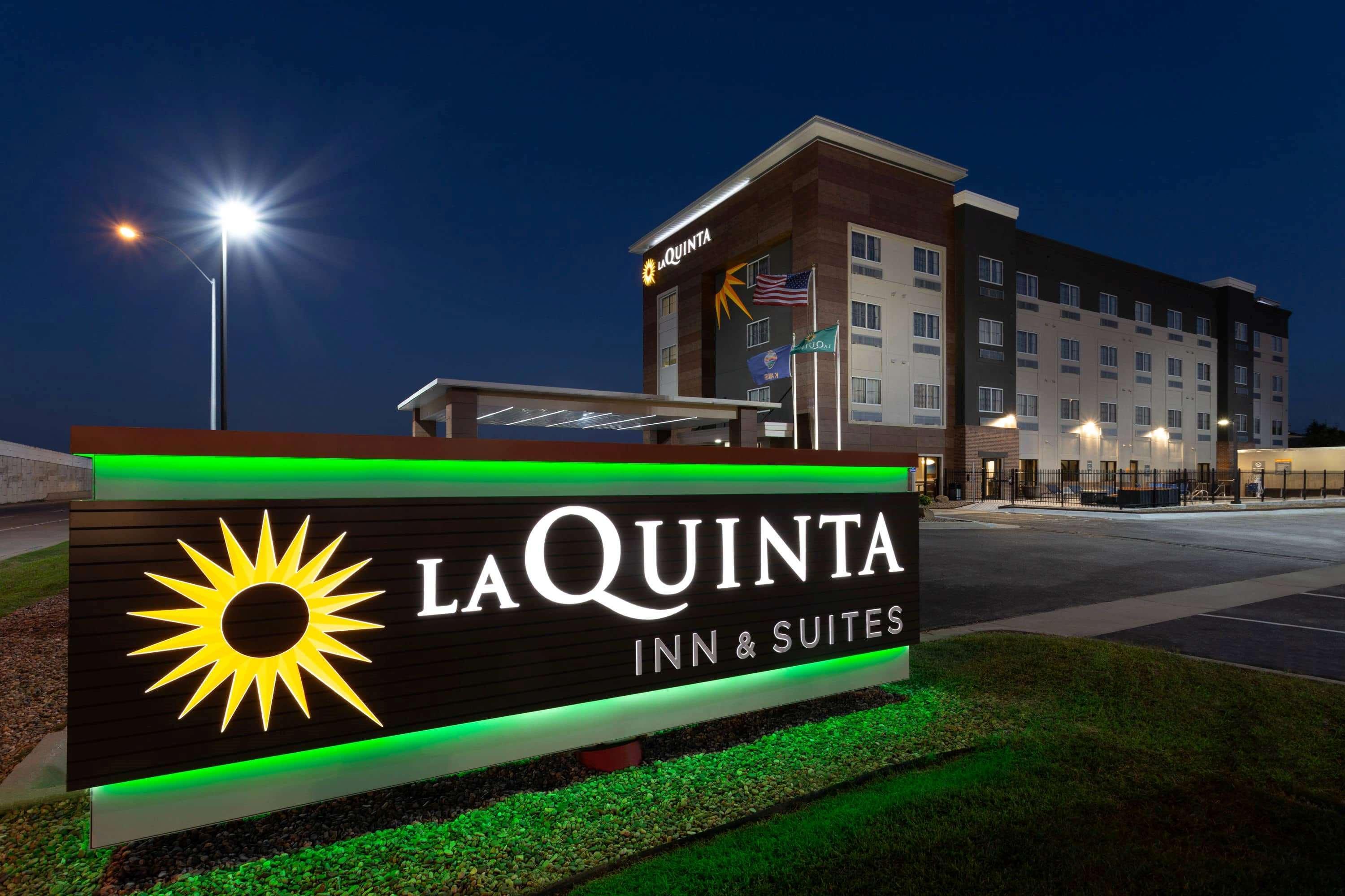 Готель La Quinta By Wyndham Wichita Airport Екстер'єр фото