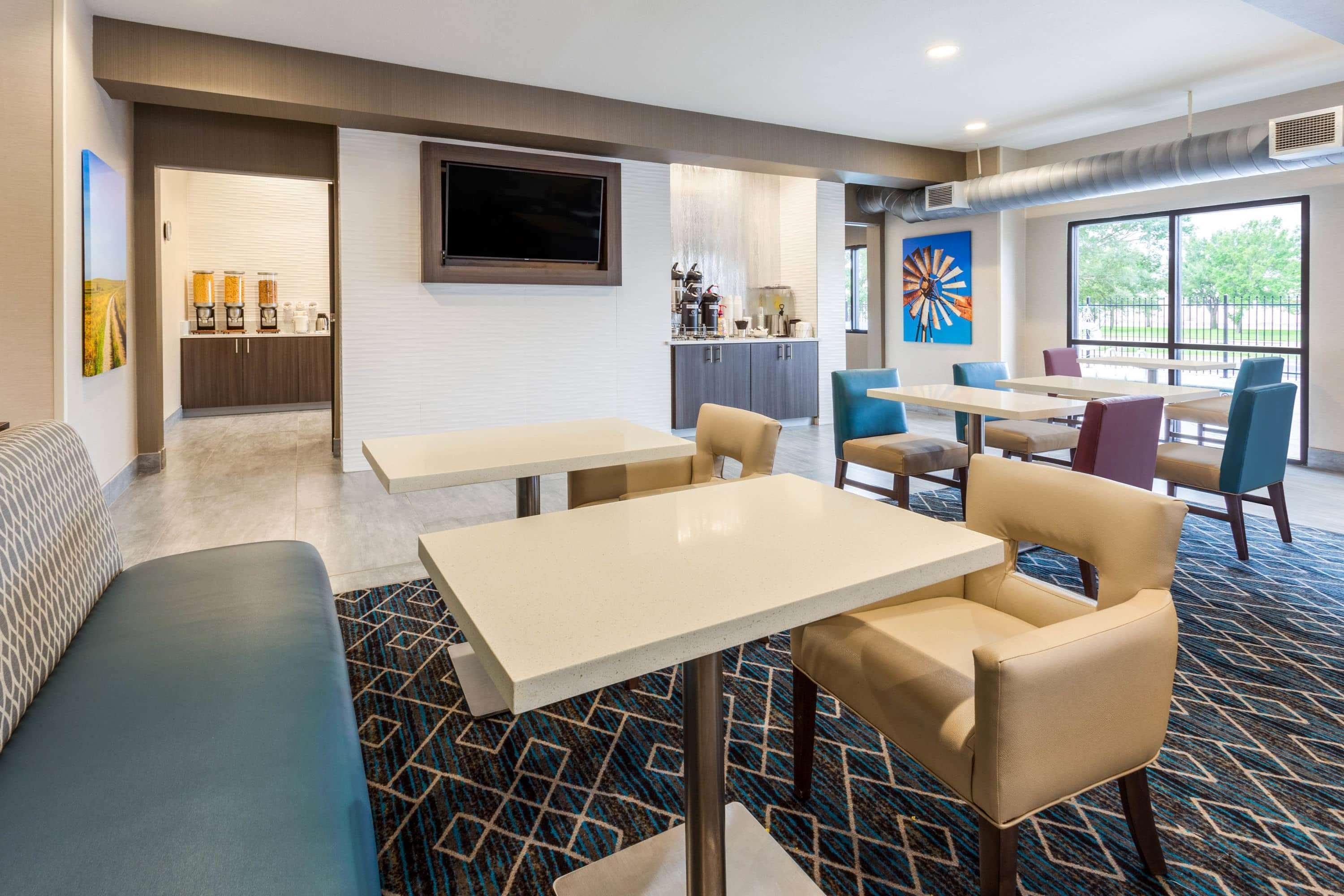 Готель La Quinta By Wyndham Wichita Airport Екстер'єр фото