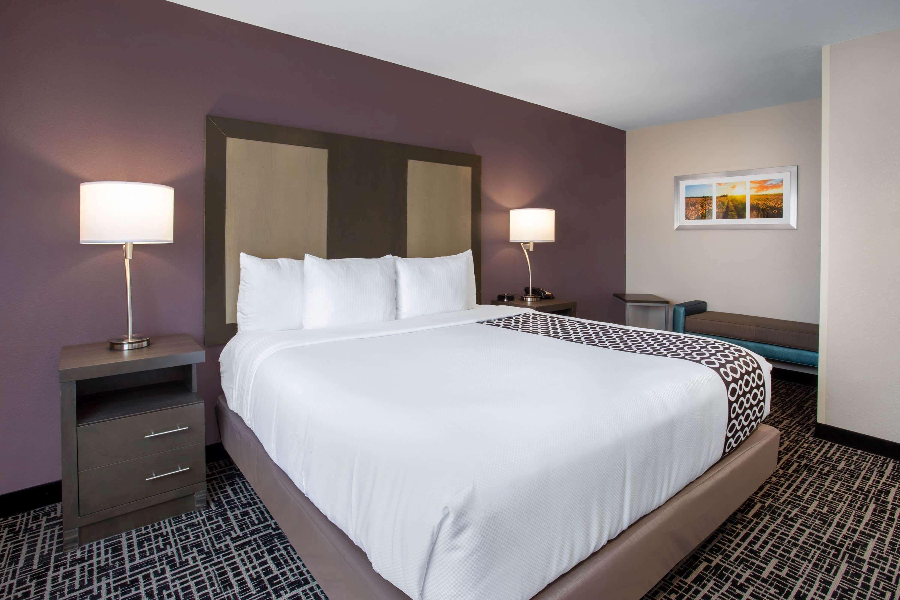 Готель La Quinta By Wyndham Wichita Airport Екстер'єр фото