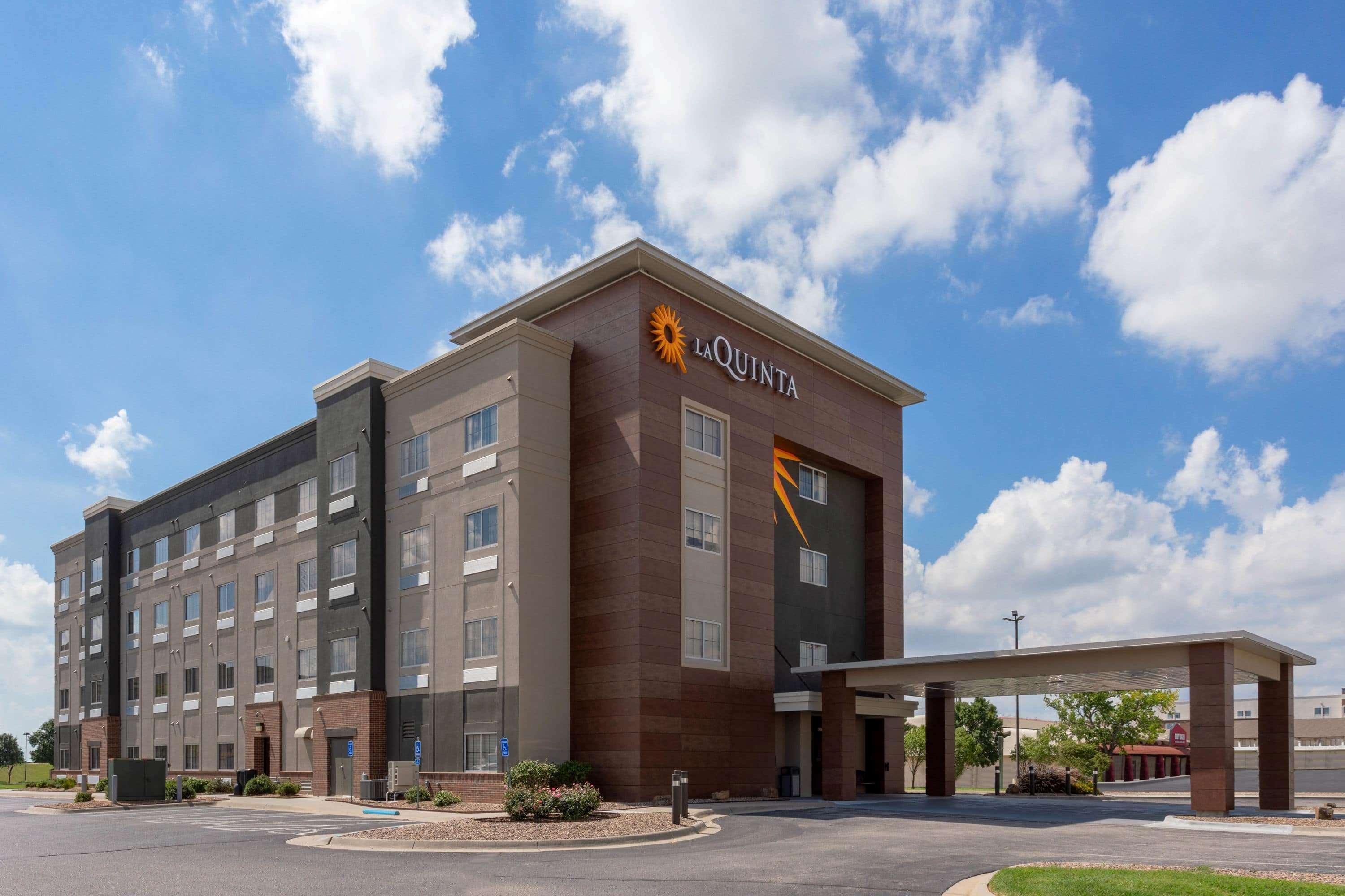 Готель La Quinta By Wyndham Wichita Airport Екстер'єр фото