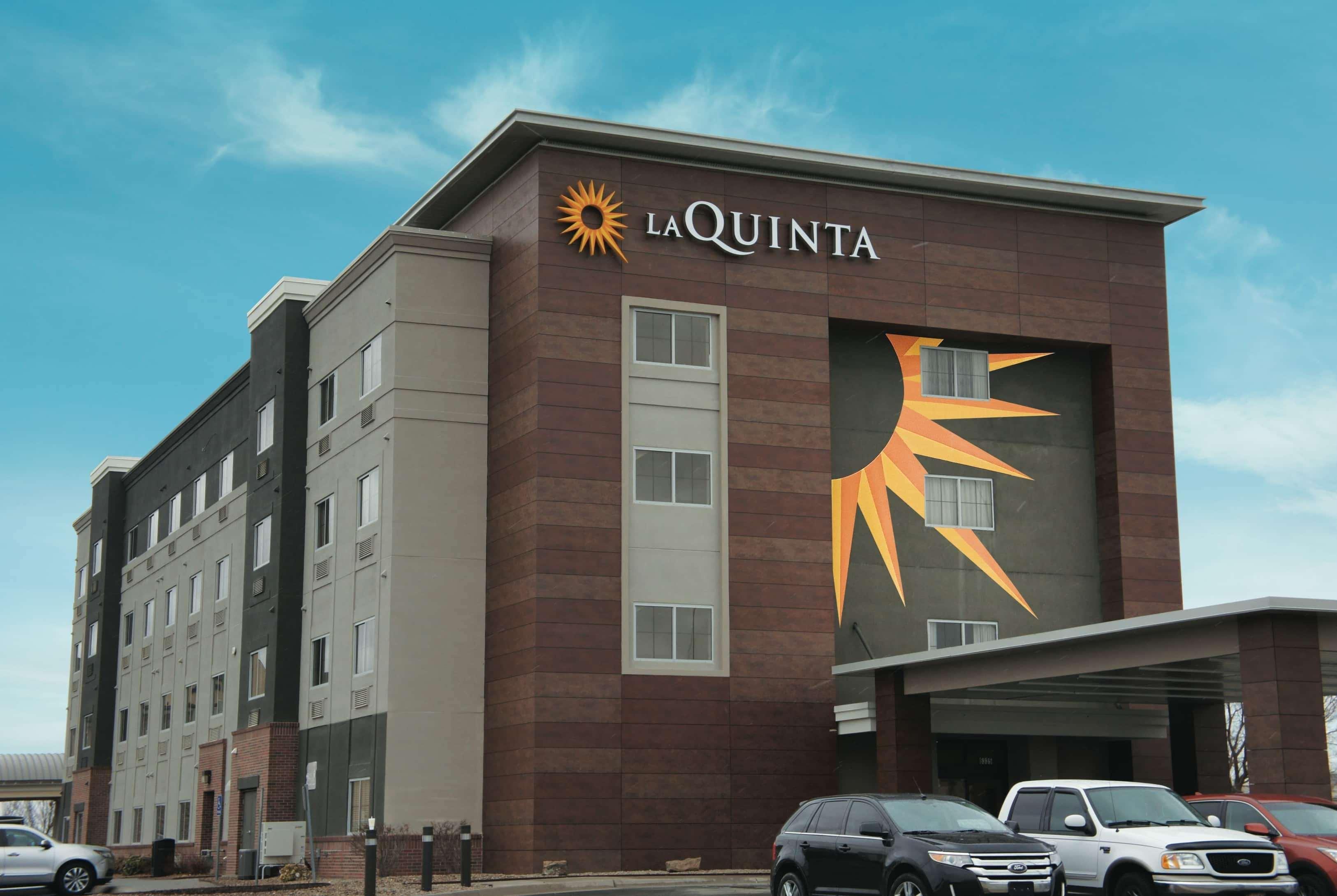 Готель La Quinta By Wyndham Wichita Airport Екстер'єр фото