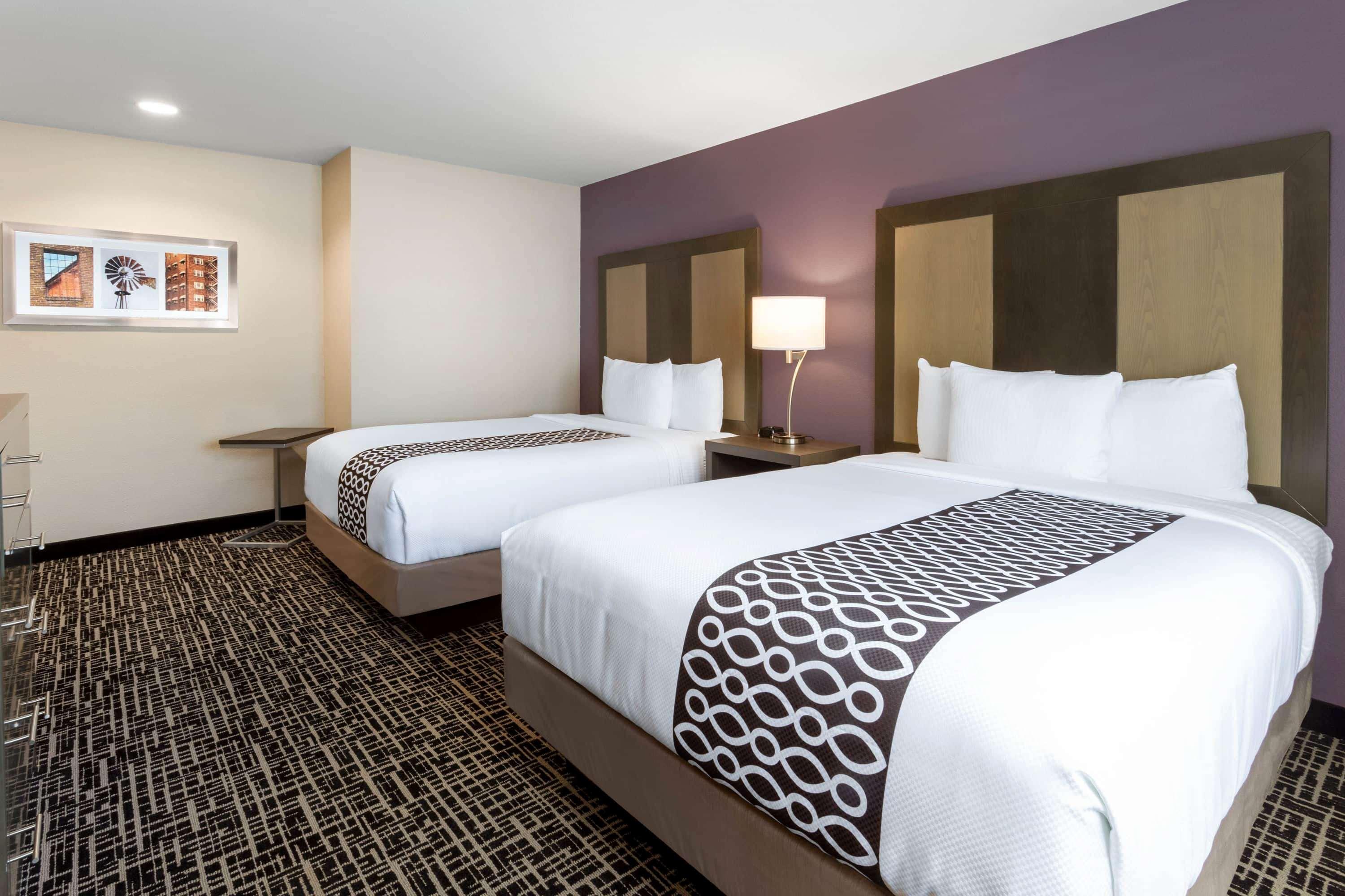 Готель La Quinta By Wyndham Wichita Airport Екстер'єр фото