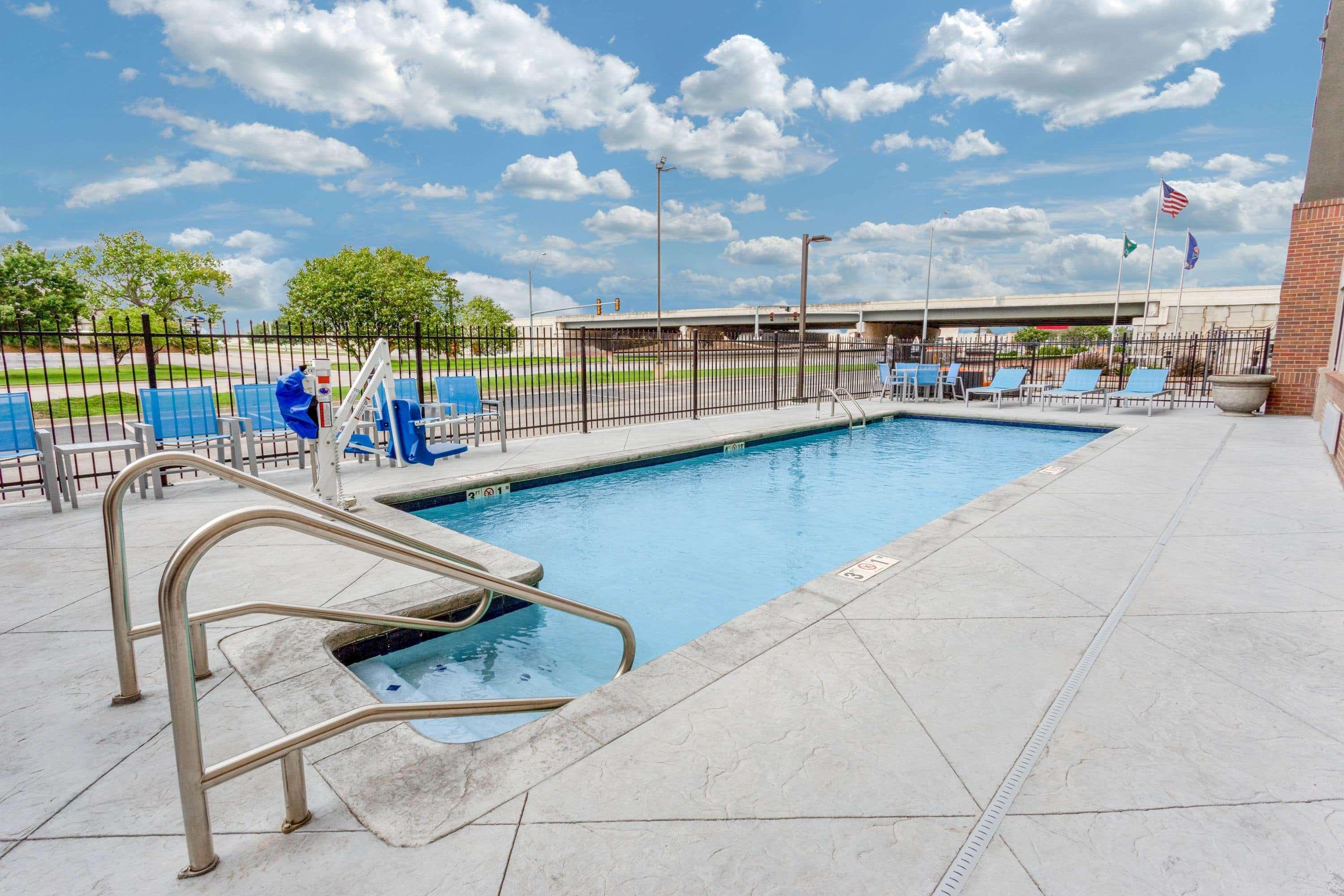 Готель La Quinta By Wyndham Wichita Airport Екстер'єр фото