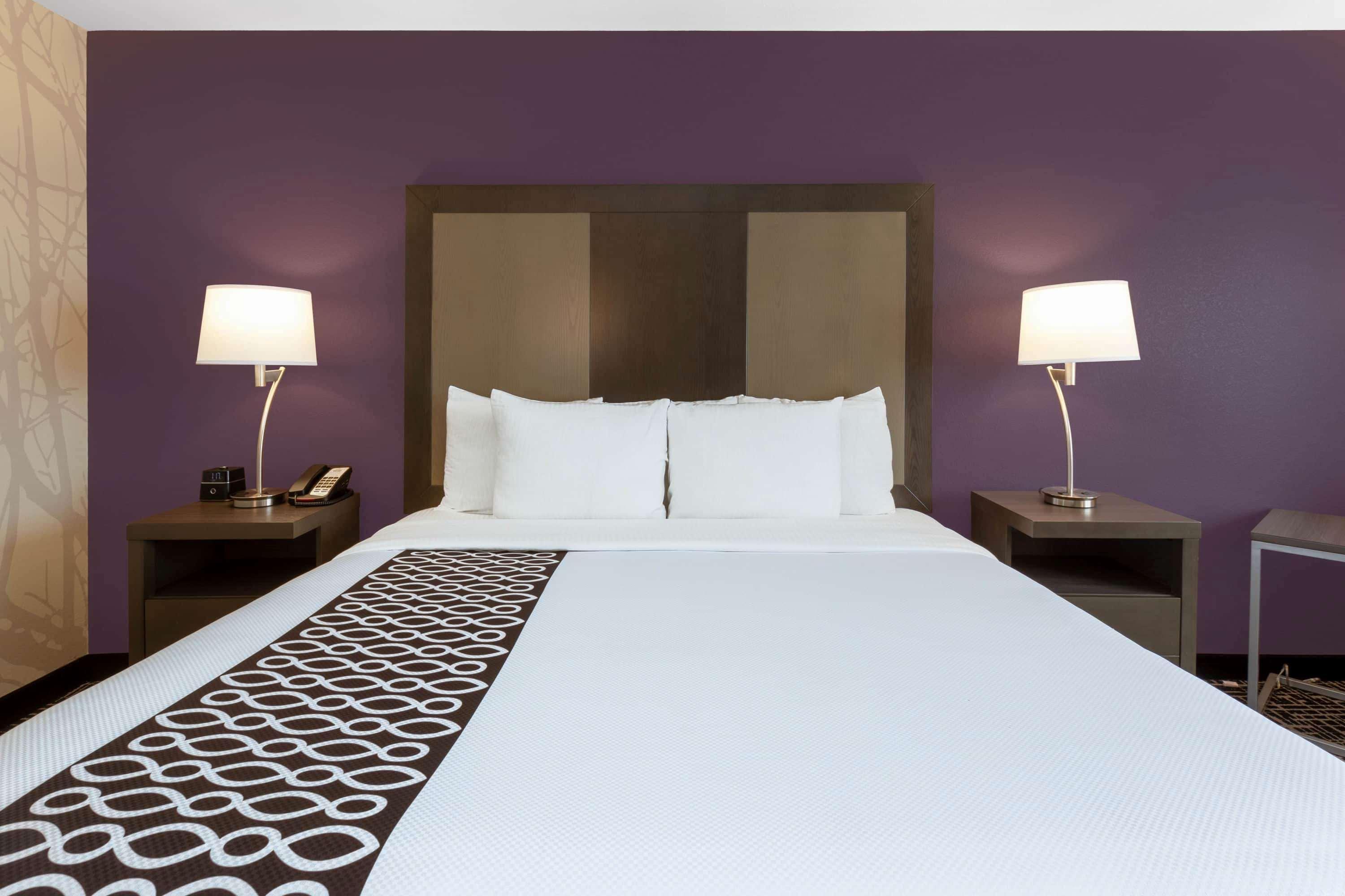 Готель La Quinta By Wyndham Wichita Airport Екстер'єр фото