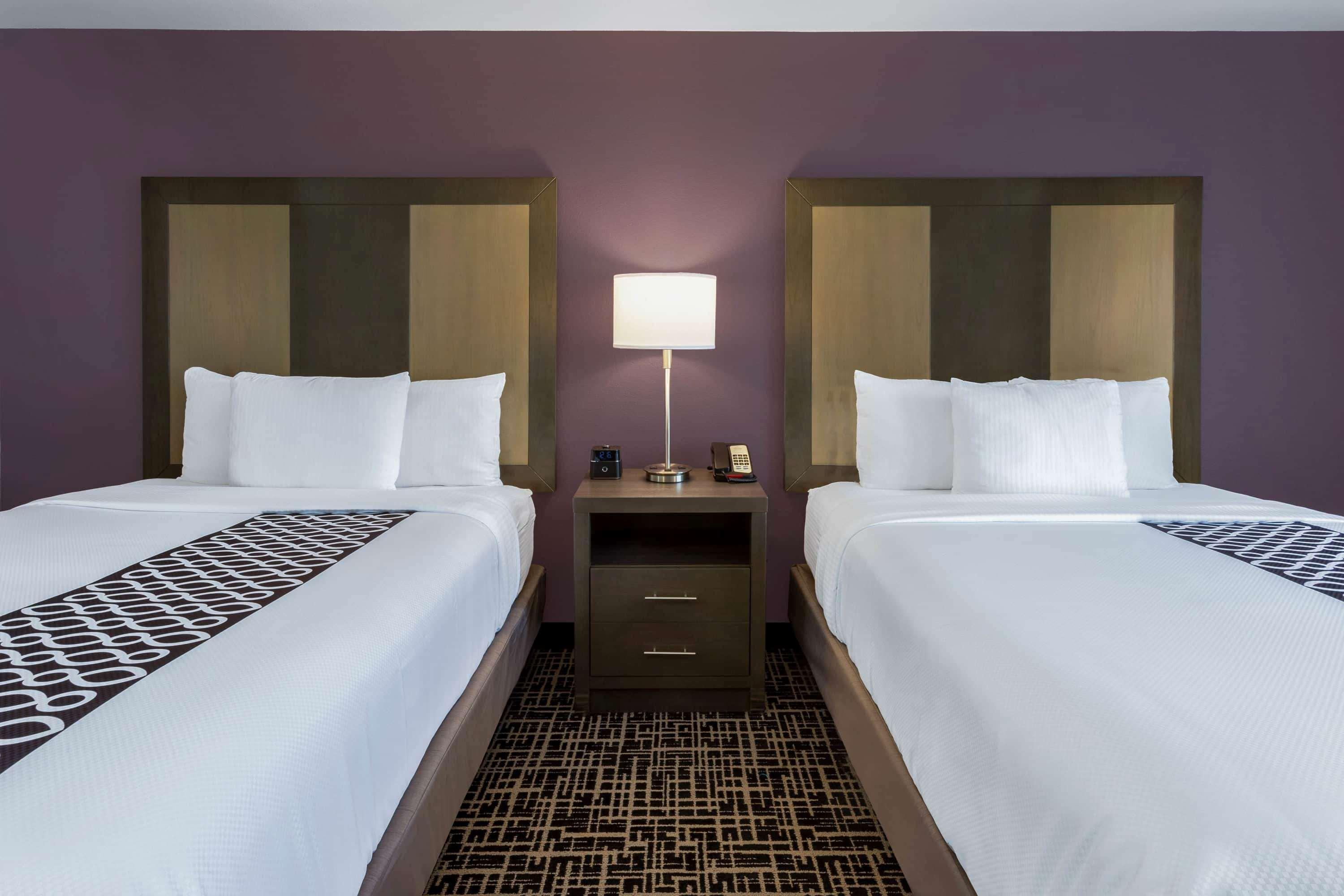 Готель La Quinta By Wyndham Wichita Airport Екстер'єр фото