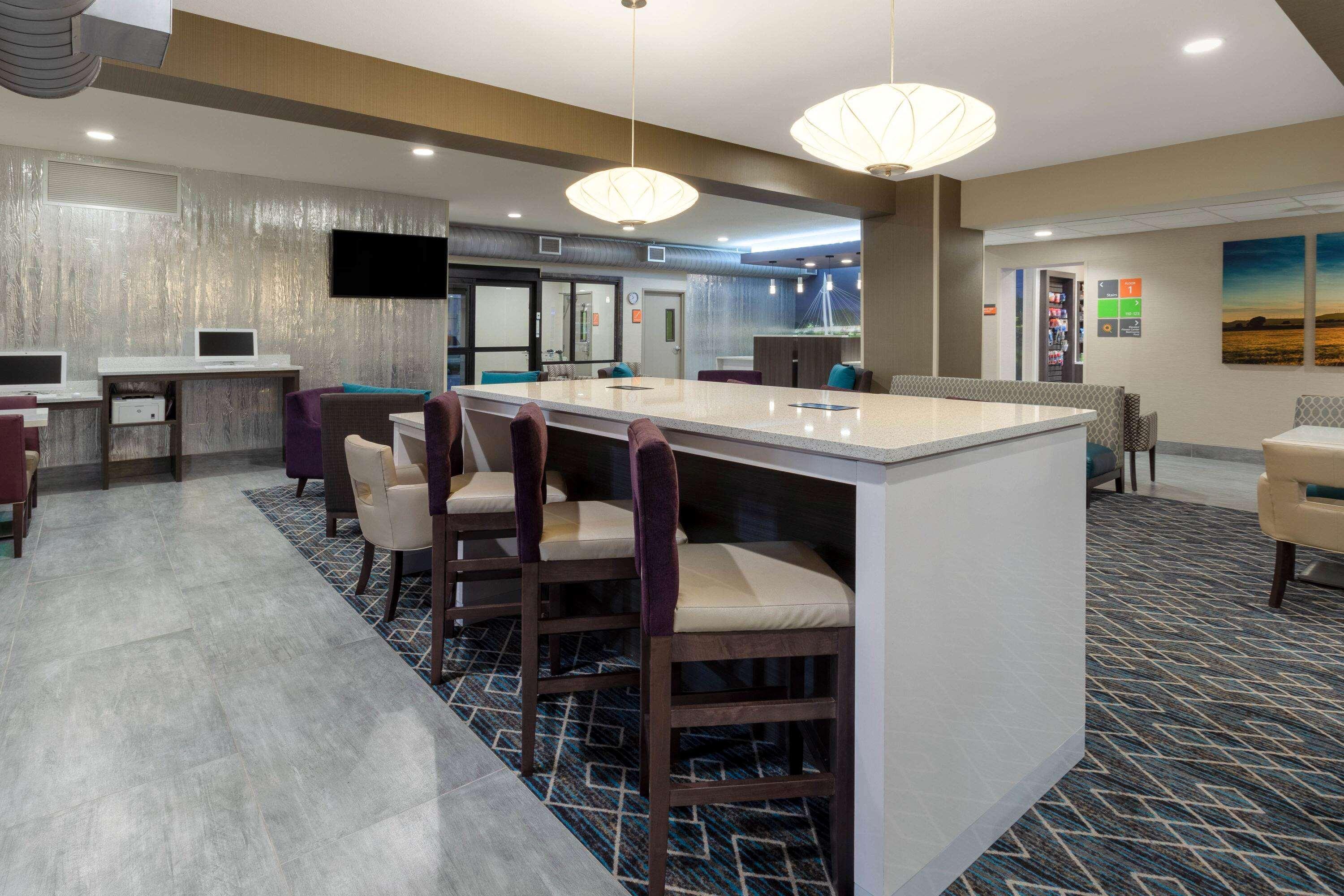 Готель La Quinta By Wyndham Wichita Airport Екстер'єр фото