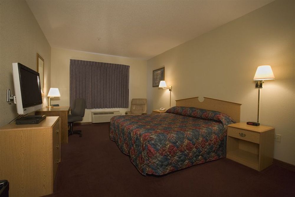 Готель La Quinta By Wyndham Wichita Airport Екстер'єр фото