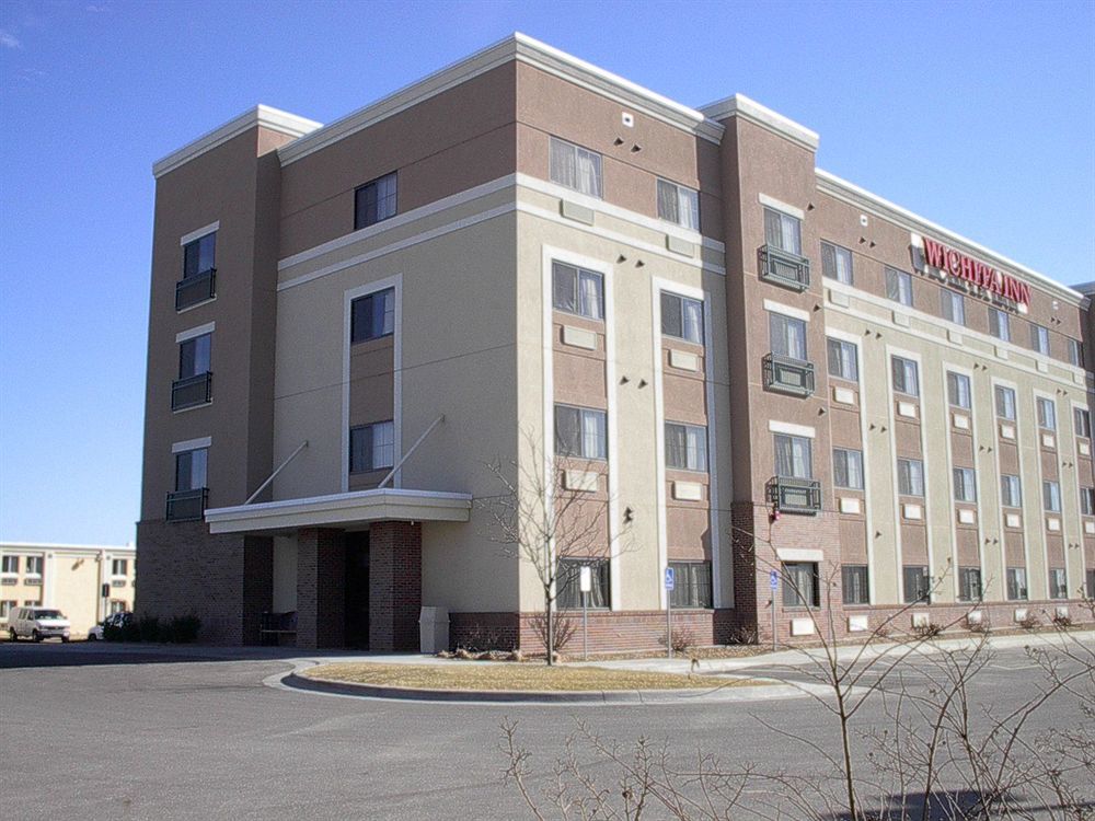 Готель La Quinta By Wyndham Wichita Airport Екстер'єр фото