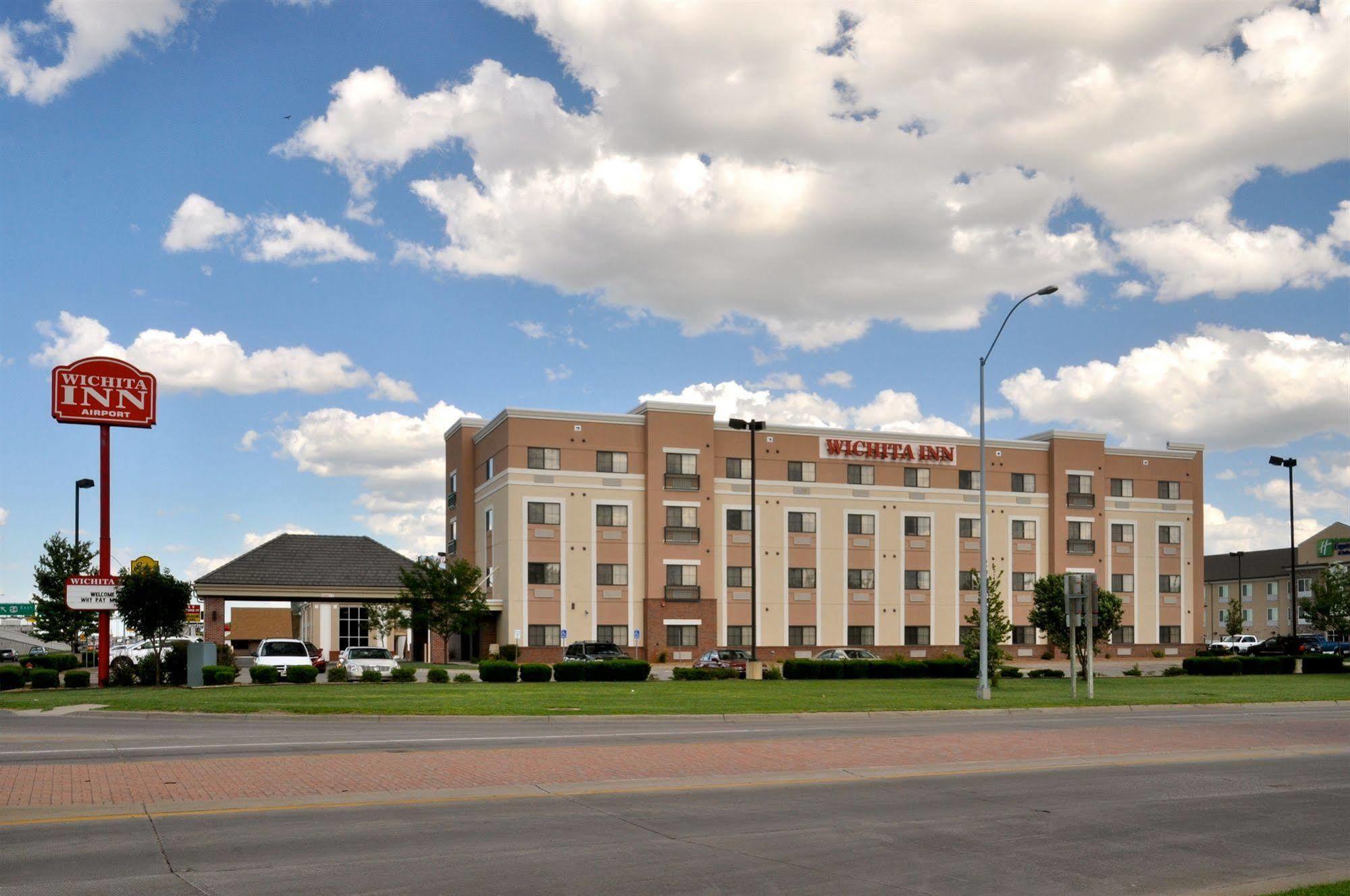 Готель La Quinta By Wyndham Wichita Airport Екстер'єр фото