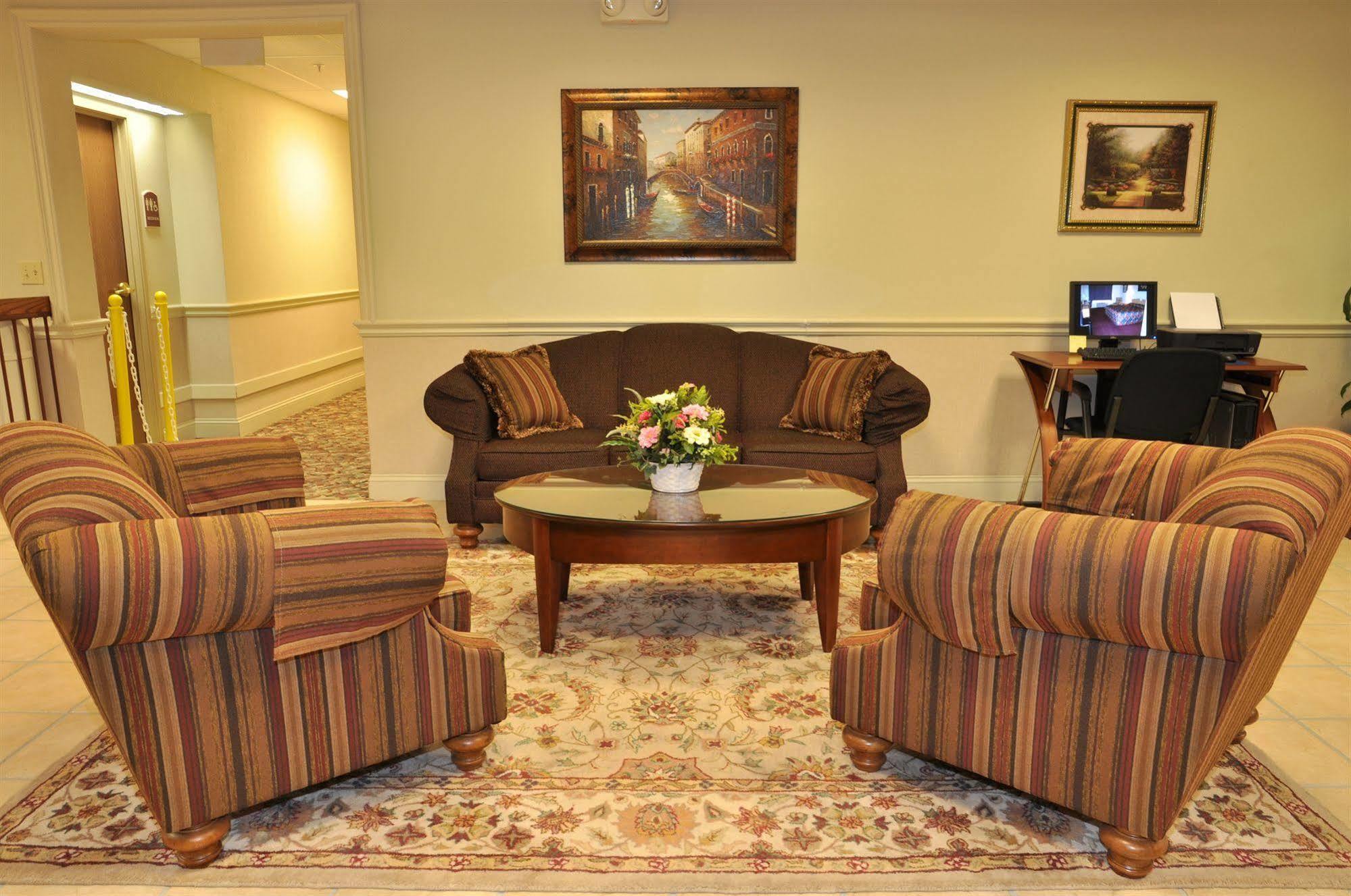 Готель La Quinta By Wyndham Wichita Airport Екстер'єр фото