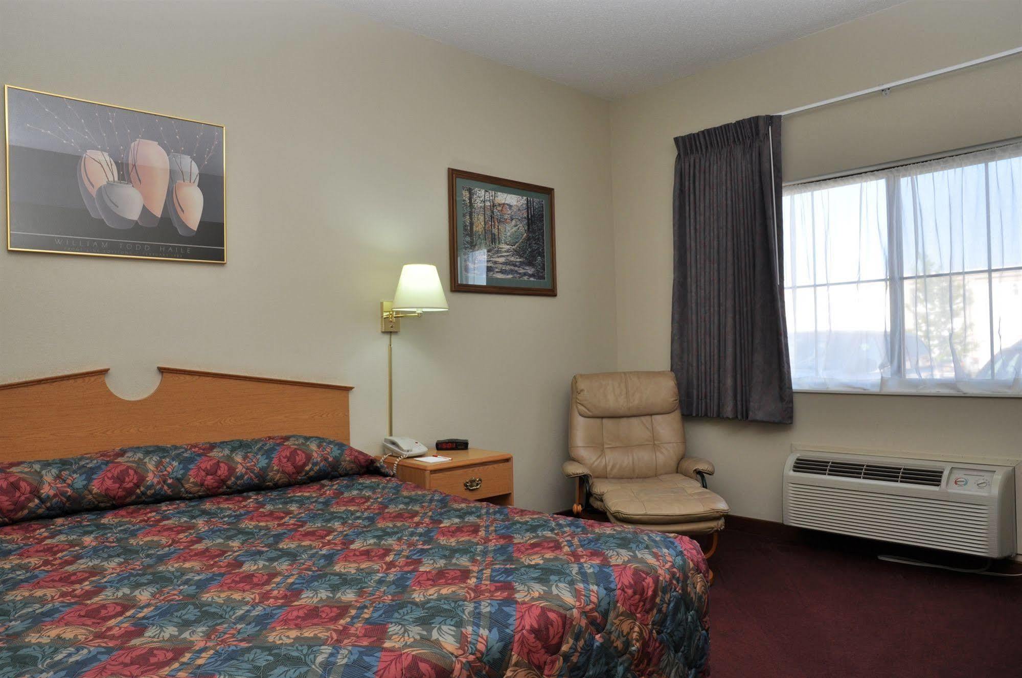 Готель La Quinta By Wyndham Wichita Airport Екстер'єр фото