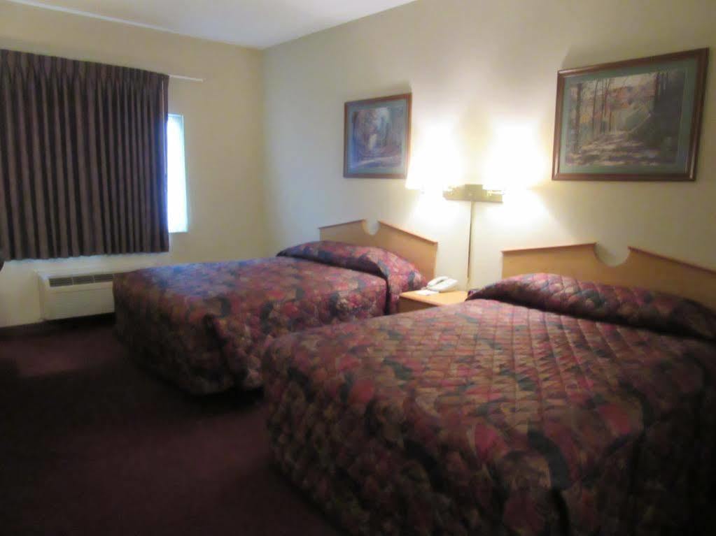 Готель La Quinta By Wyndham Wichita Airport Екстер'єр фото